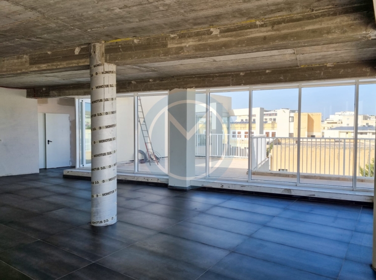 Central Penthouse Office To Let